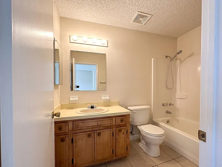 519B S 61st Ave — Photo 3