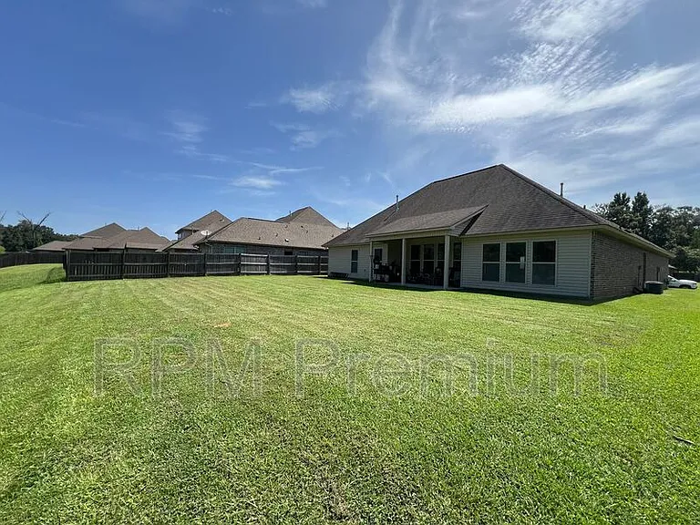 18063 River Landing Dr — Photo 2