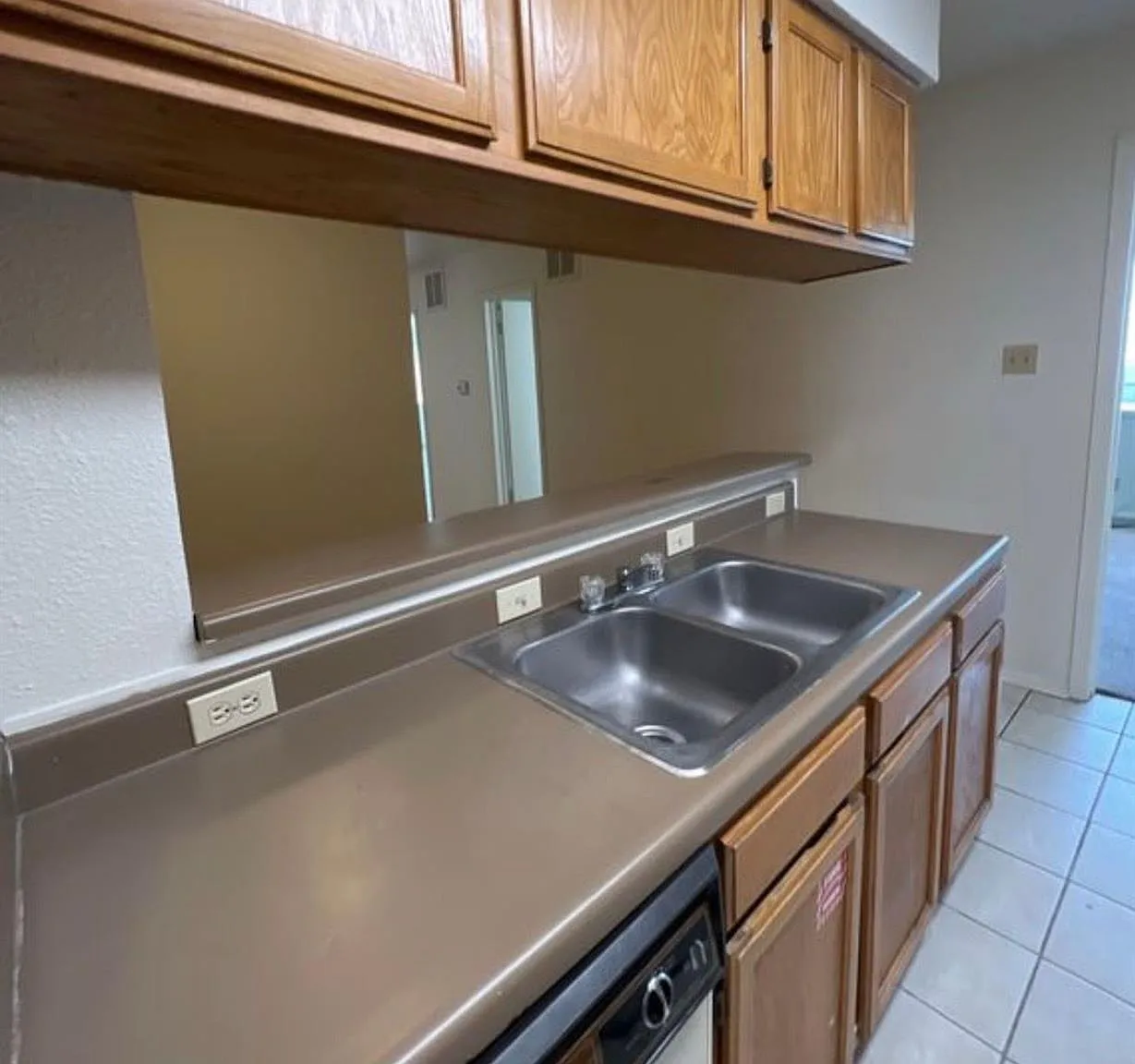 2 bed, 2.0 bath, 815 sqft, $1,750 — Photo 2