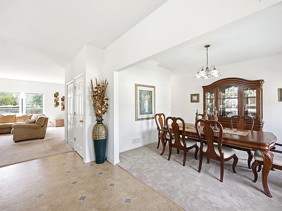 4th image of 2905 Plumrose Ln