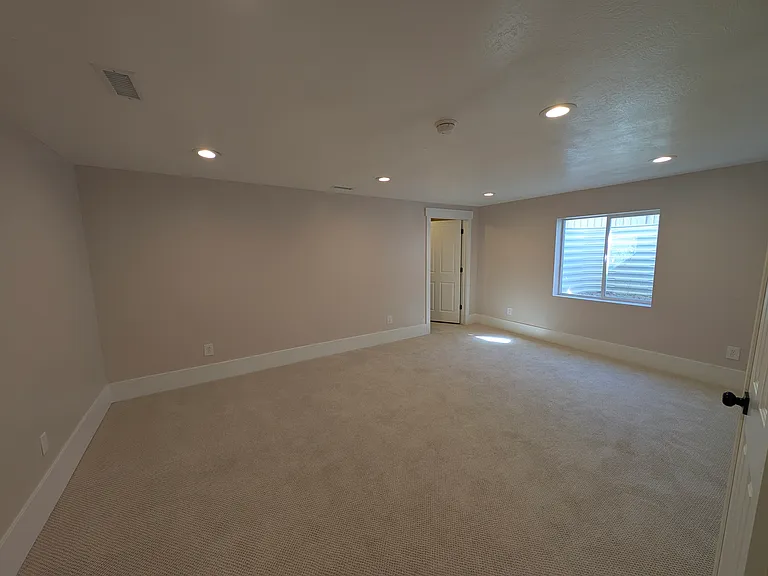 8743 N Franklin Dr — Photo 52