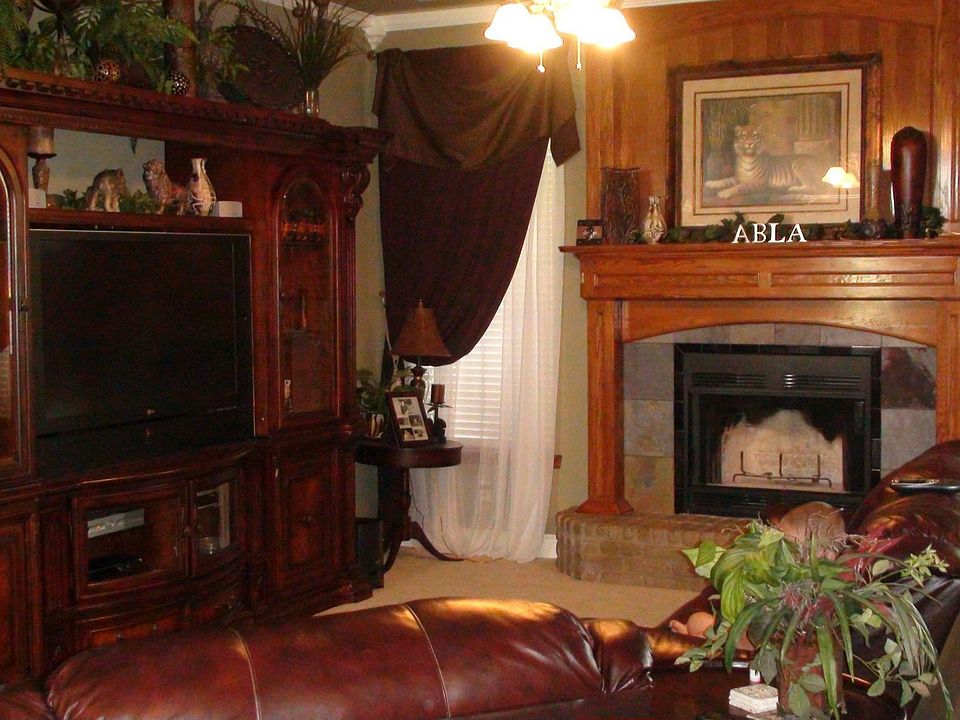2nd image of 1090 Cedar Xing