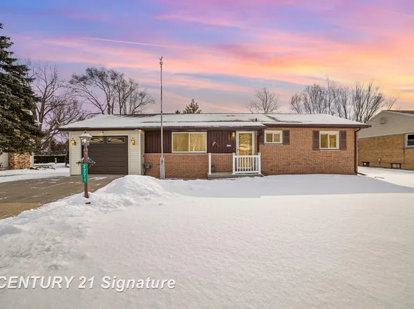 2271 Plainview Dr, Saginaw, MI 48603