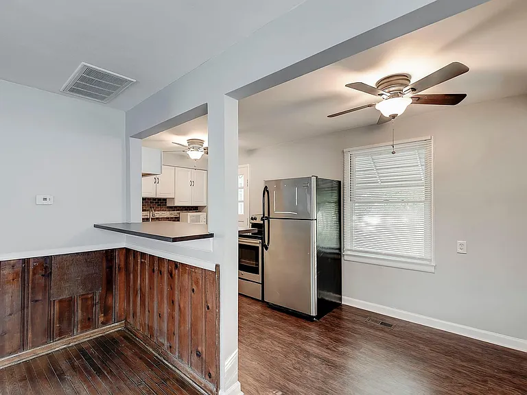 4449 Kingsley Dr — Photo 16