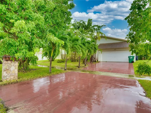 19951 SW 79th Ave, Cutler Bay, FL 33189