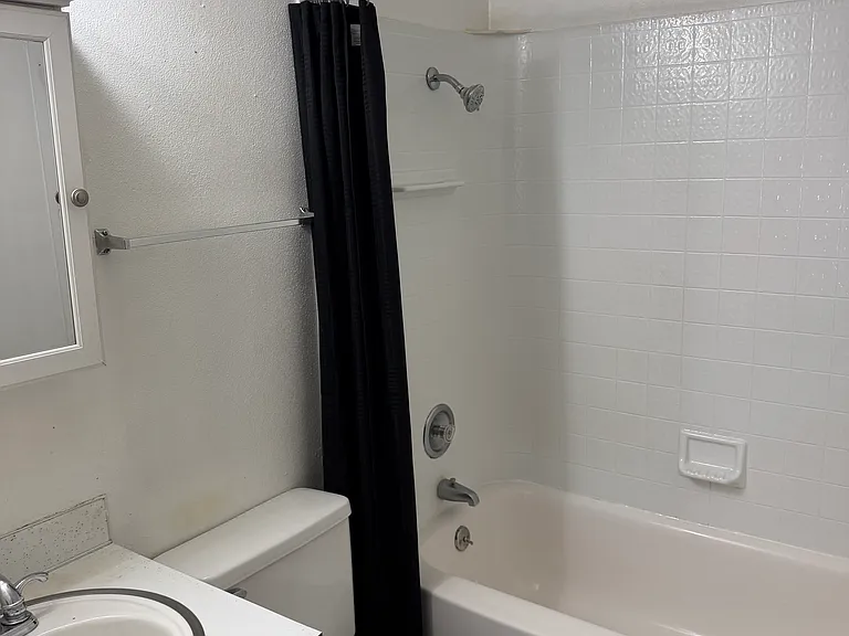 1350 Charnelton St #8 — Photo 3