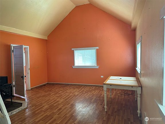 3rd image of 411 Pacific Avenue