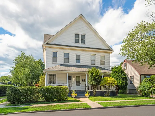 318 Suburban Ave, Fairfield, CT 06825