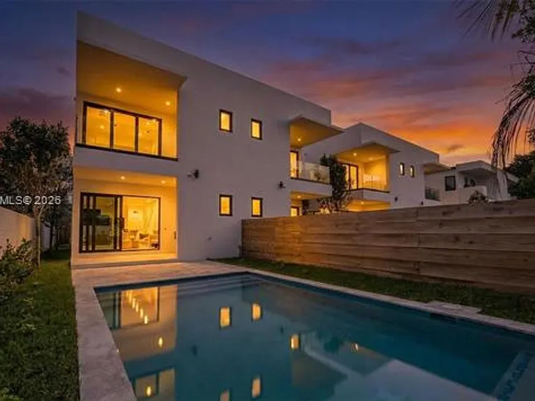 2937 SW 21st St #Townhouse 1 — Photo 30