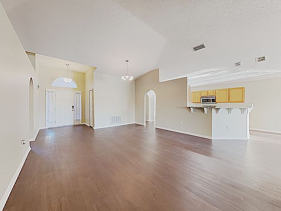 4th image of 3806 McKinley Dr