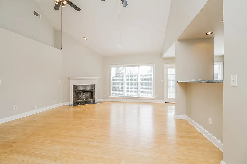 3 bed, 2.0 bath, 1702 sqft, $3,450 — Photo 3
