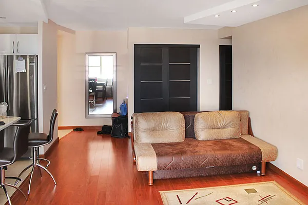 Sold by Thomas Lipovetsky, LREB | media 26