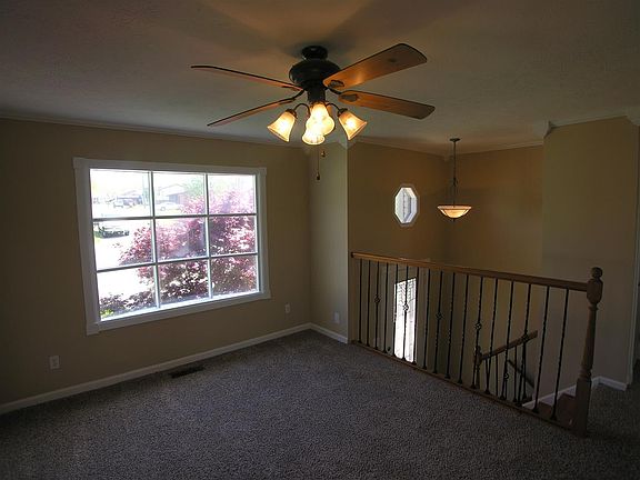 3rd image of 350 Raceview Dr