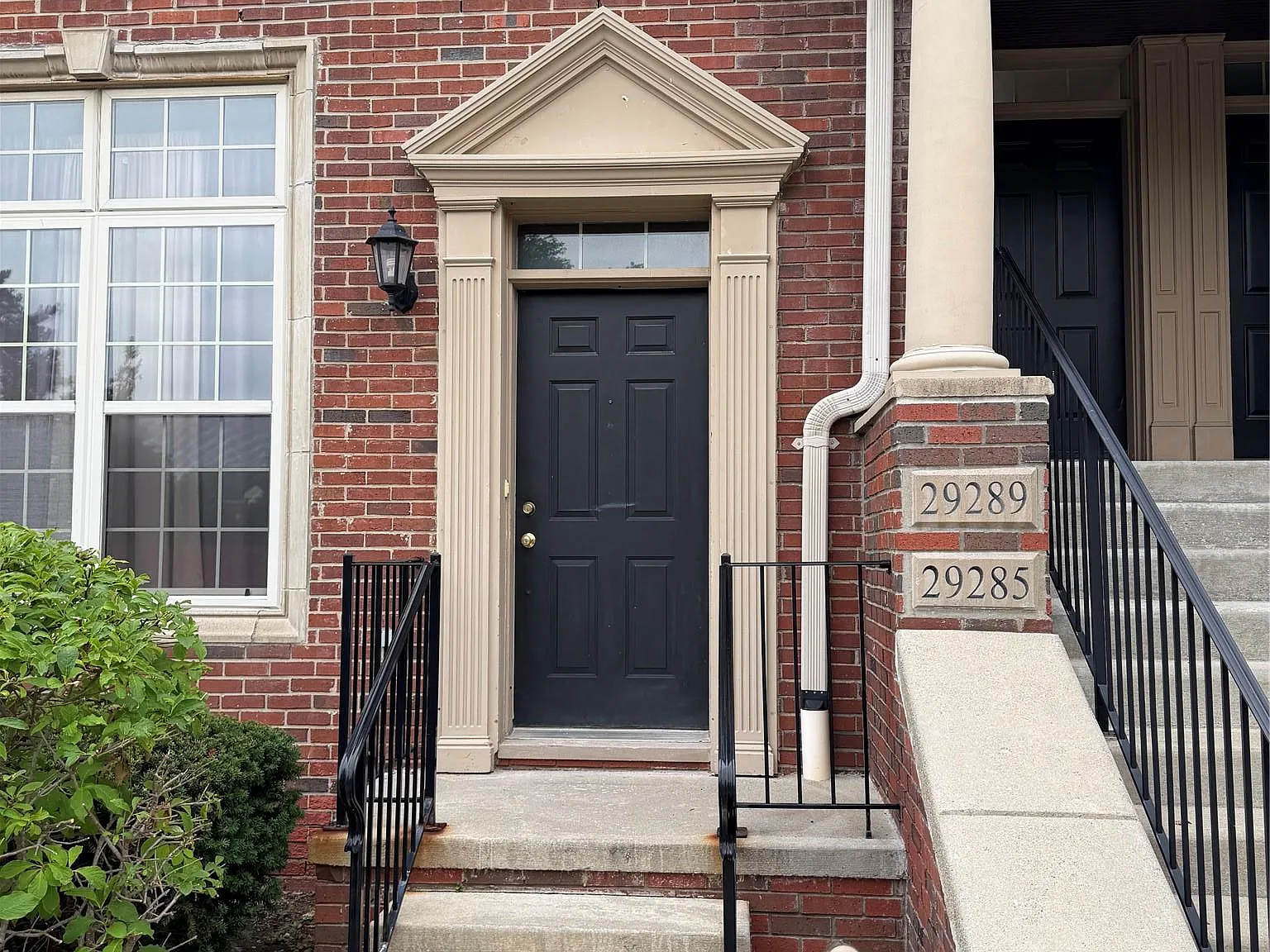 2 bed, 1.5 bath, 1146 sqft, $1,800 — Photo 2
