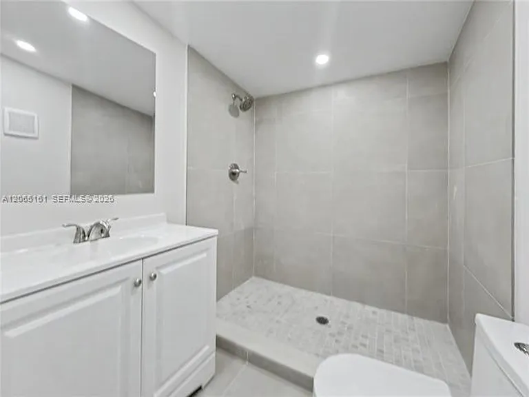 228 NW 39th St #228 — Photo 20