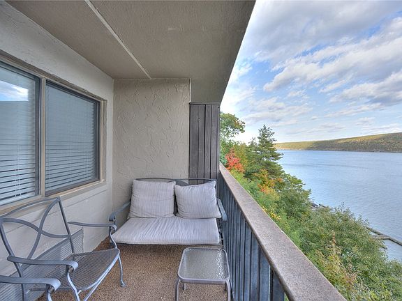 5th image of 16 Cliffside Dr S