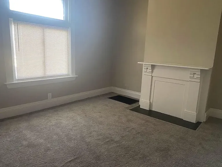 4570 Hamilton Ave — Photo 4