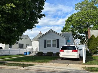 305 Chester St, Uniondale, NY 11553