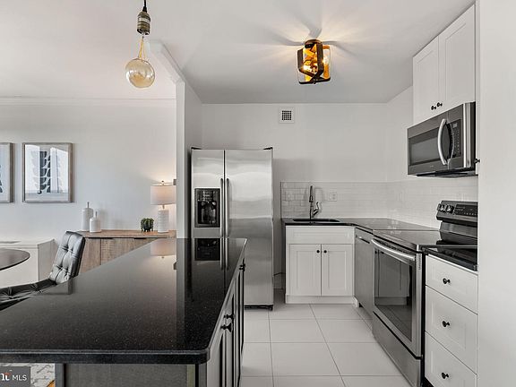 4th image of 224 W Rittenhouse Sq #2311