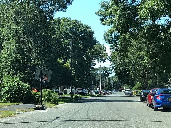 4th image of 60 Arpage Dr E