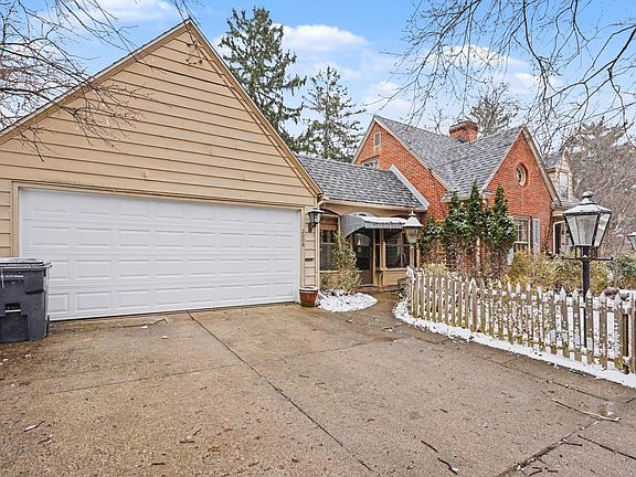 3rd image of 2006 Centeridge Rd