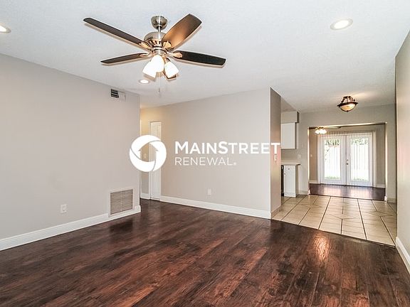 4th image of 2719 John Paul Dr