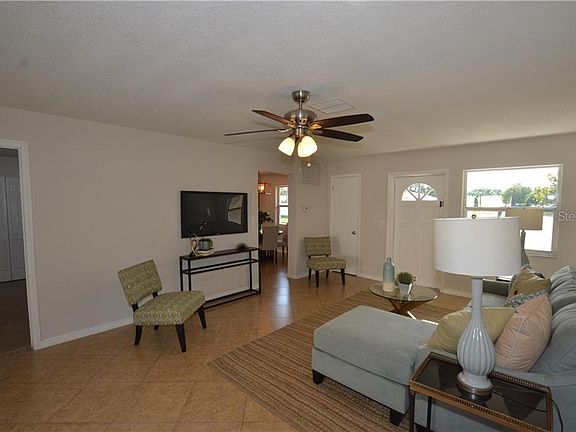 5th image of 559 NW Blvd N