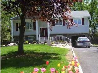 36 Wickatunk Rd, Manalapan, NJ 07726