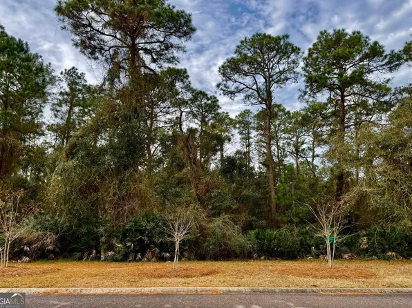 306 Clubhouse Cir, Saint Marys, GA 31558