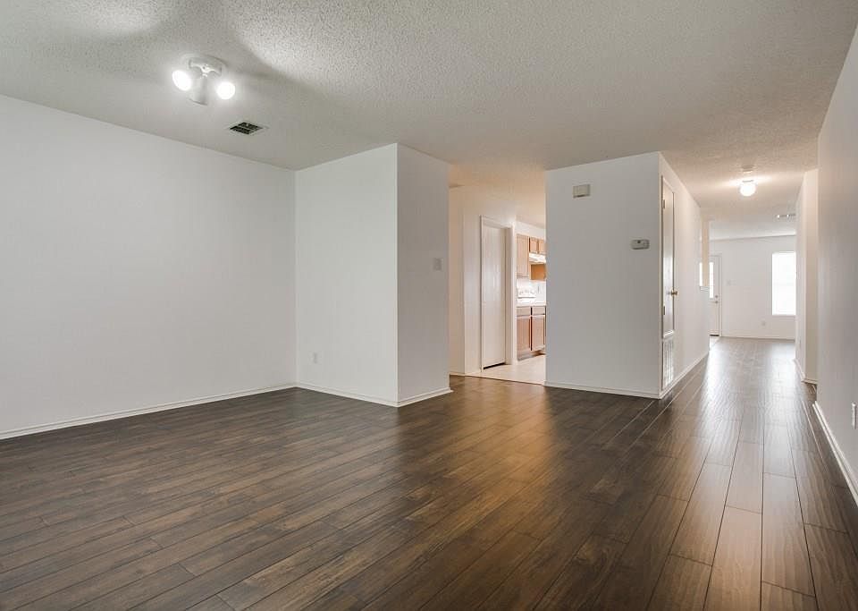 1st image of 2800 Bissell Way