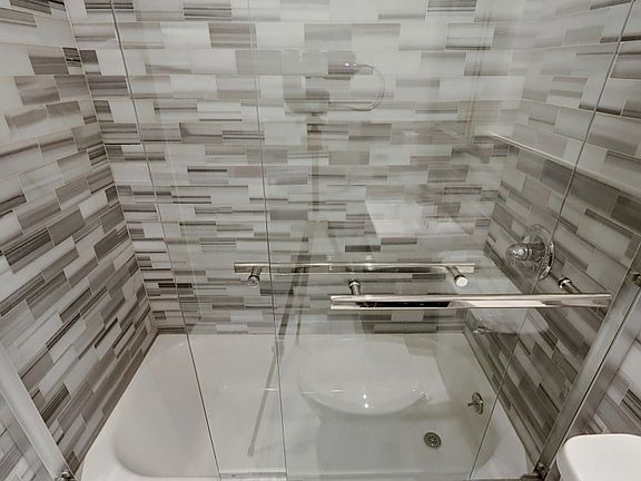 4th image of 5 W 101st St APT 6D