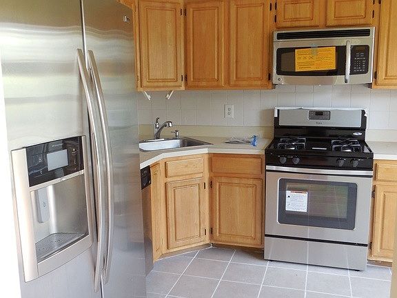 4th image of 38 Mindy Dr #1838