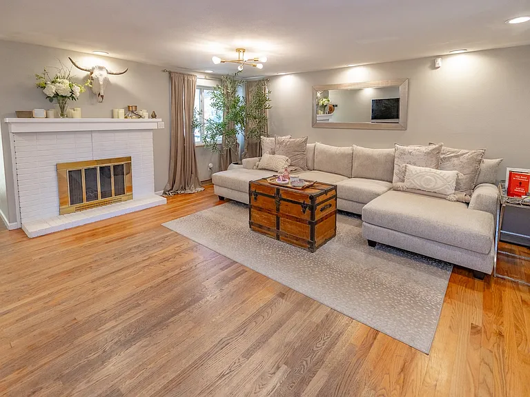 2900 S Jay St — Photo 2