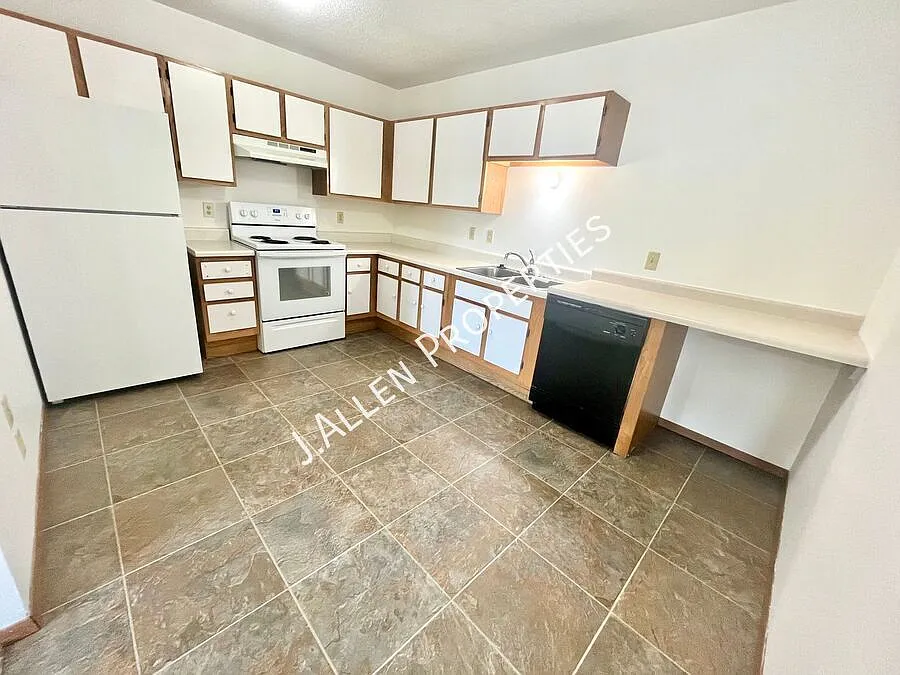 904 Riverfront Rd #18