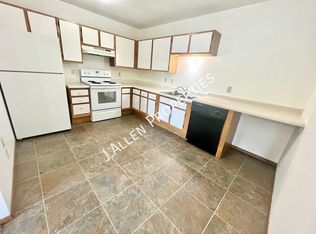 904 Riverfront Rd #18, Norfolk, NE 68701