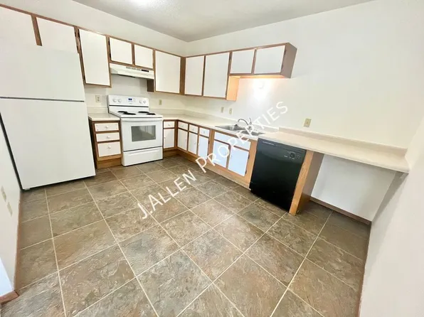 904 Riverfront Rd #18, Norfolk, NE 68701