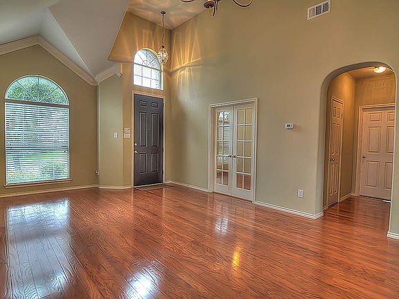 5th image of 9312 Woodhurst Dr