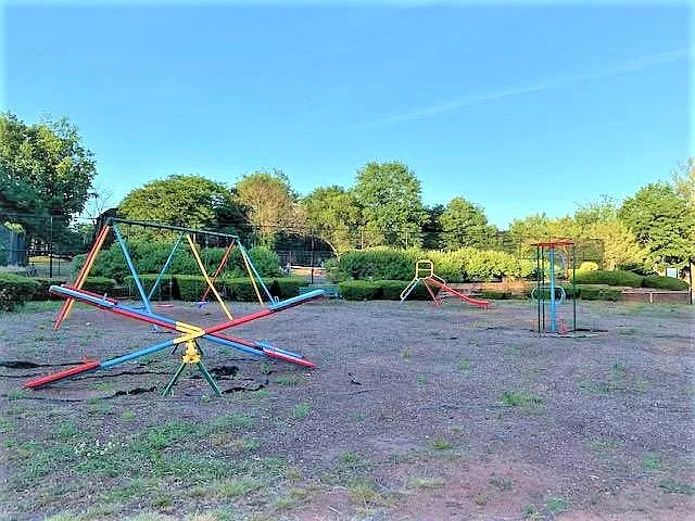 1801 Green Hollow Dr — Photo 21