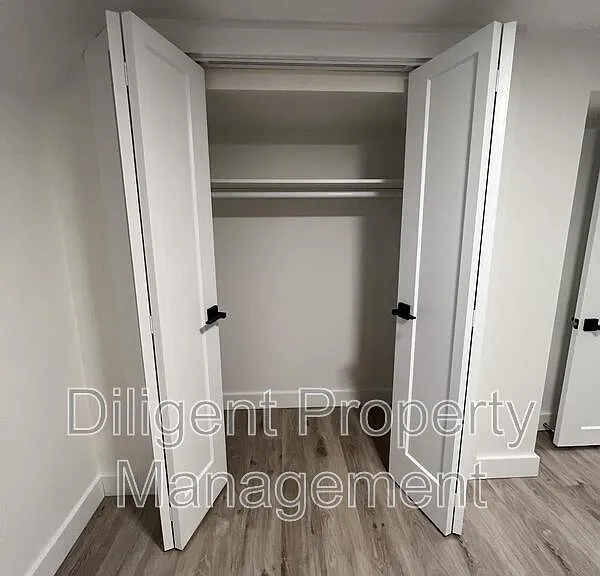438 Bellevue St #LOWER — Photo 27