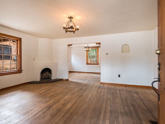 4th image of 808 Gildersleeve St