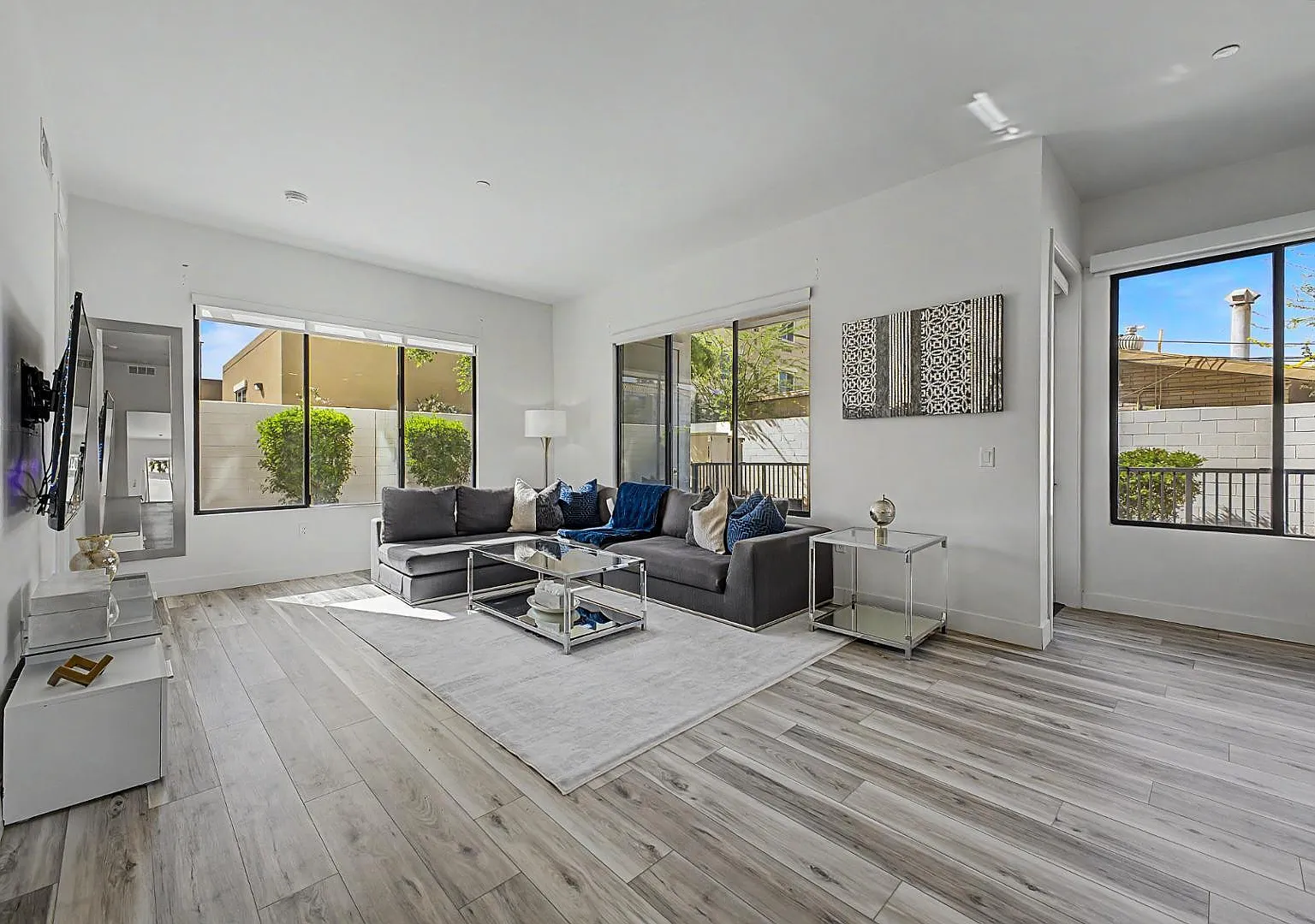 2 bed, 2.5 bath, 1623 sqft, $3,200 — Photo 3