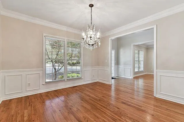 330 Winherst Ln — Photo 8