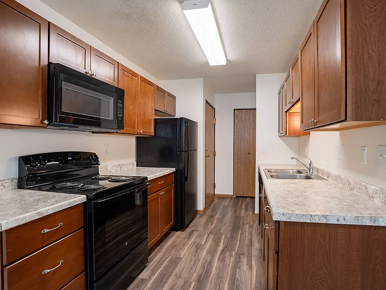 Grand Forks, ND Columbia West Apartments | 3175A | Kitchen