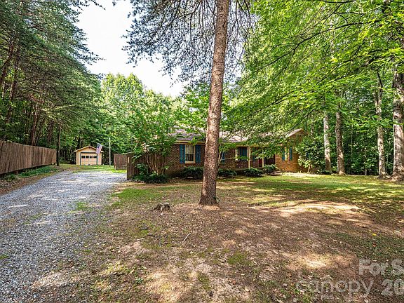 3rd image of 1113 Ponderosa Rd