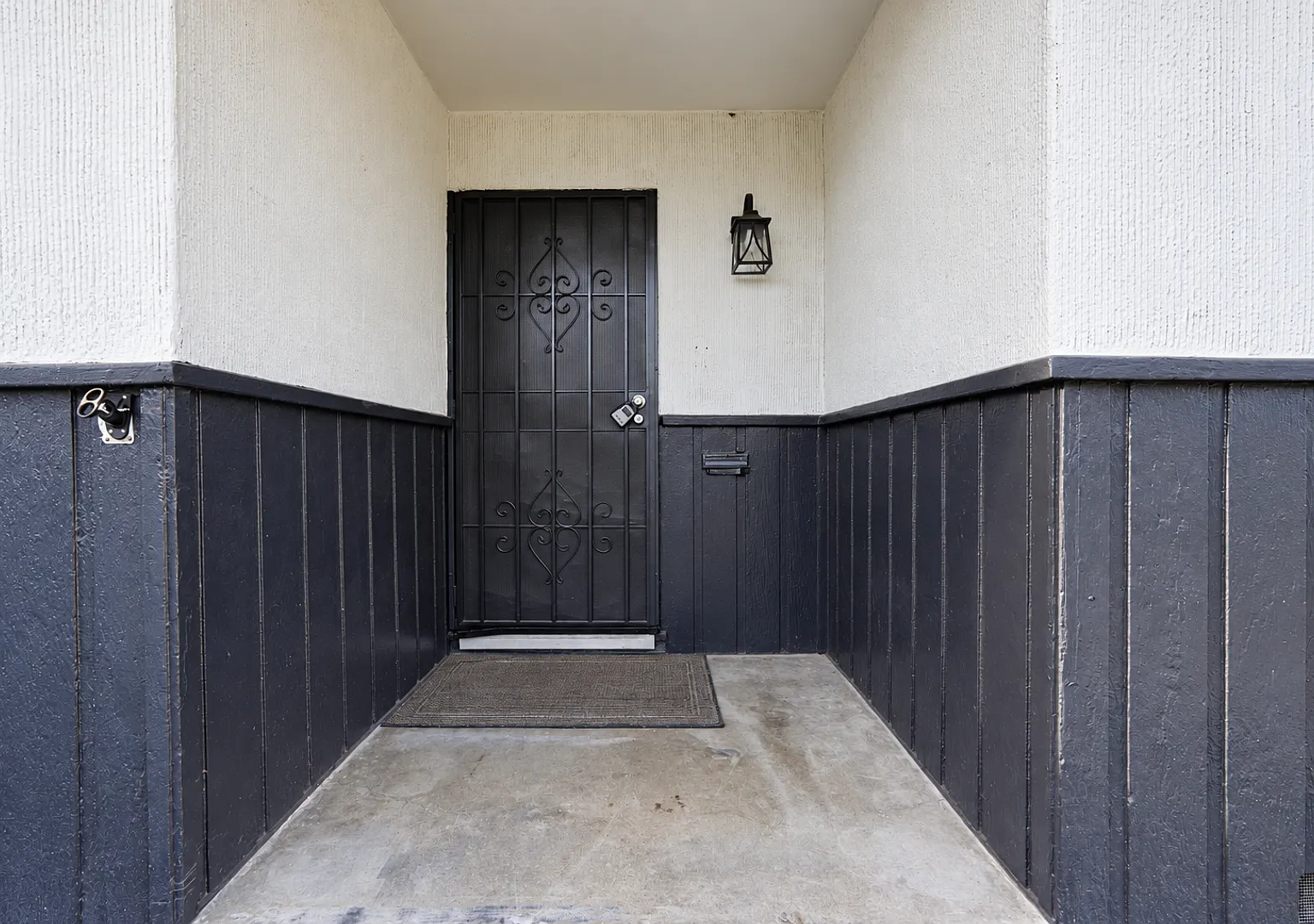Spacious 4 Bed / 2 Bath Pomona Unit — Photo 3