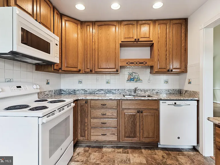 6916 Southridge Dr — Photo 9
