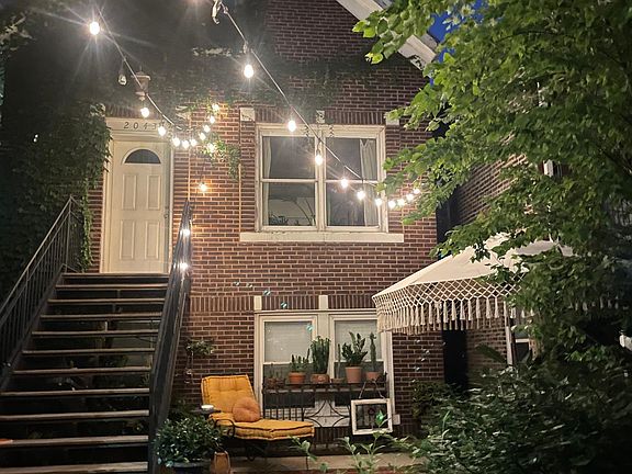 2nd image of 2043 N Winchester Ave #2