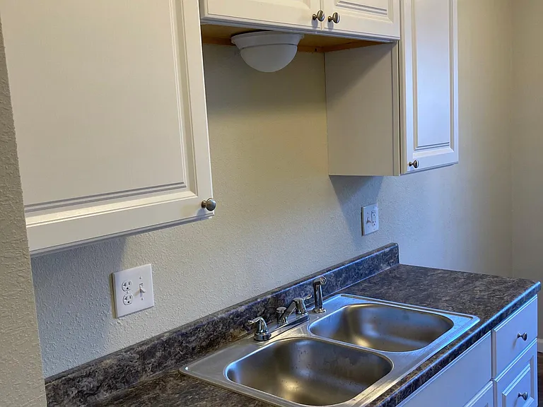 215 SE Claremont St #A — Photo 5