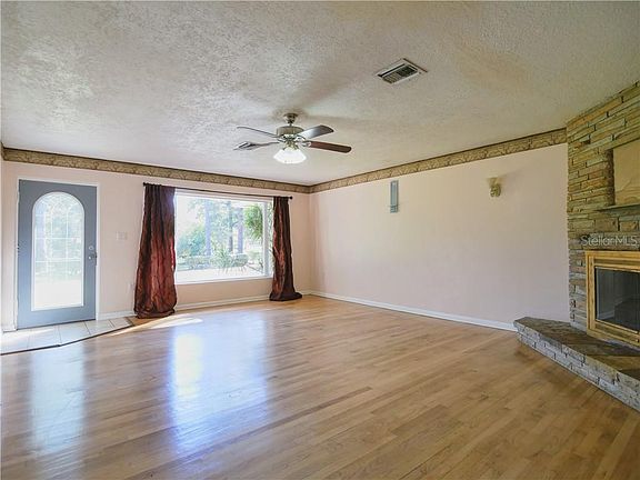 4th image of 26045 Exmoor Dr
