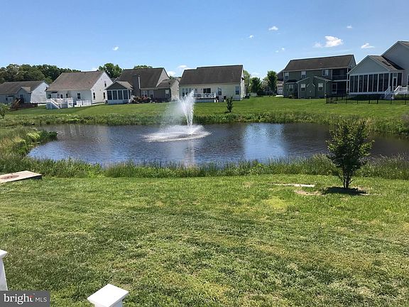 5th image of 22964 Surry Ln